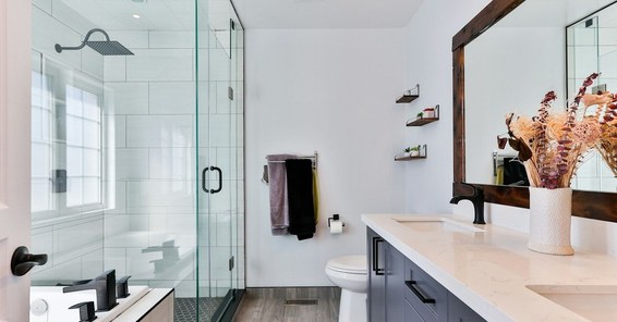 custom-bathroom-wall-tiling