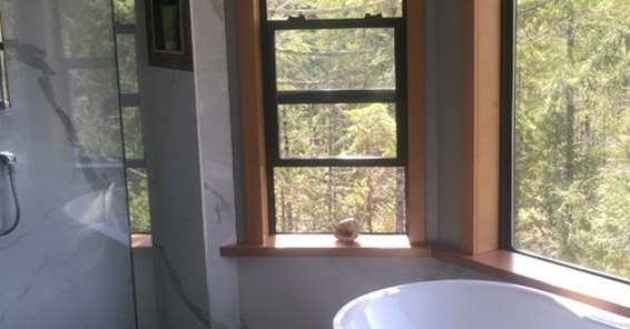 custom-built-in-tiled-bathtub-shelf